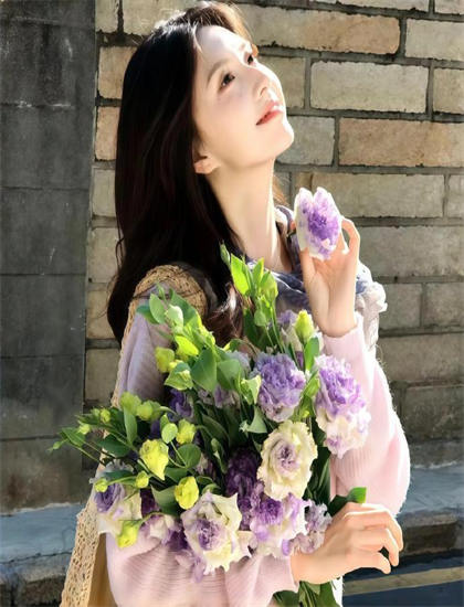 女教师被开除:发视频者疑被人肉-第一次电影